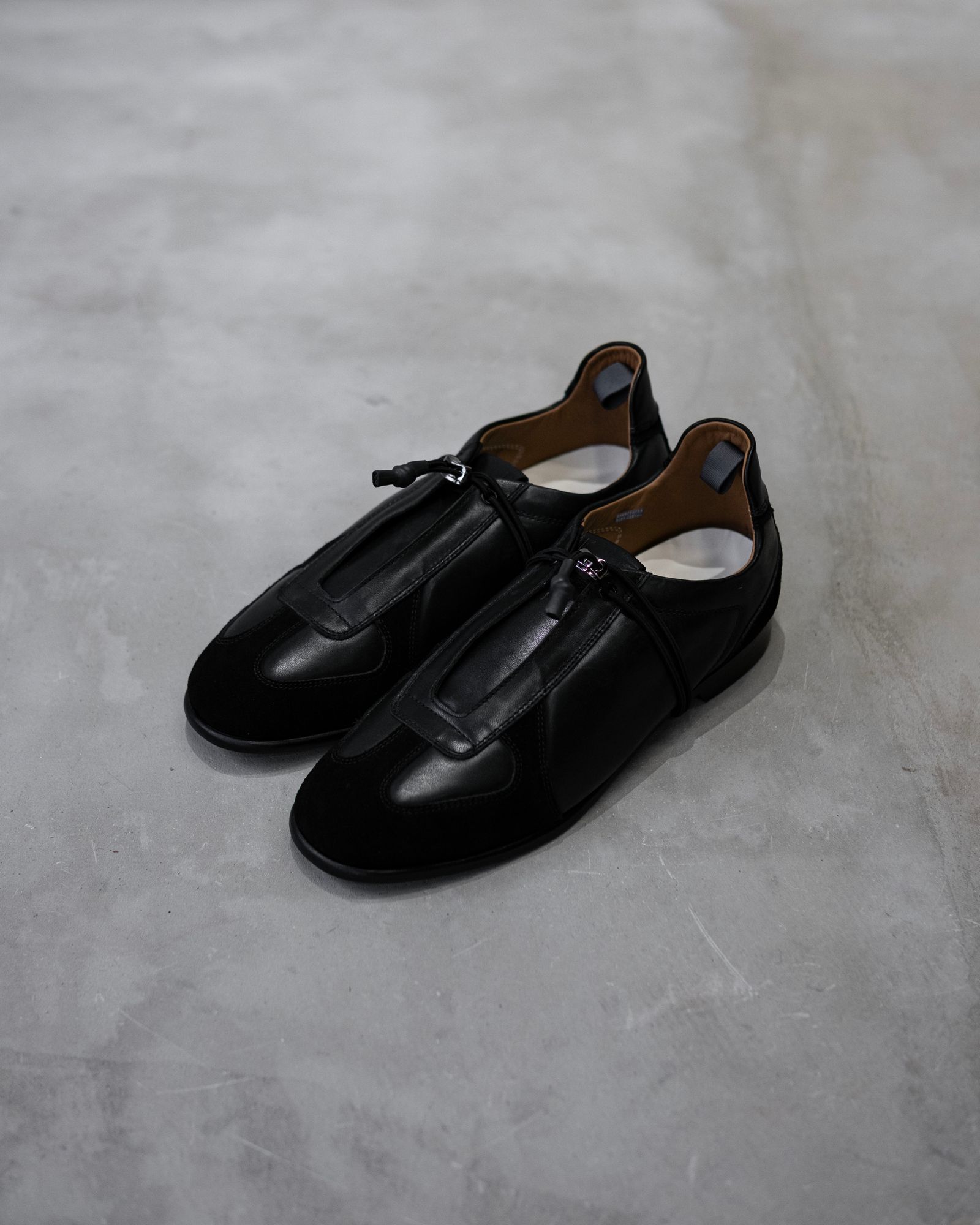 Shoe sneaker german / Black