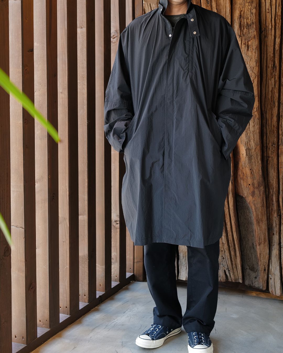 OVERSIZE RAIN COAT .