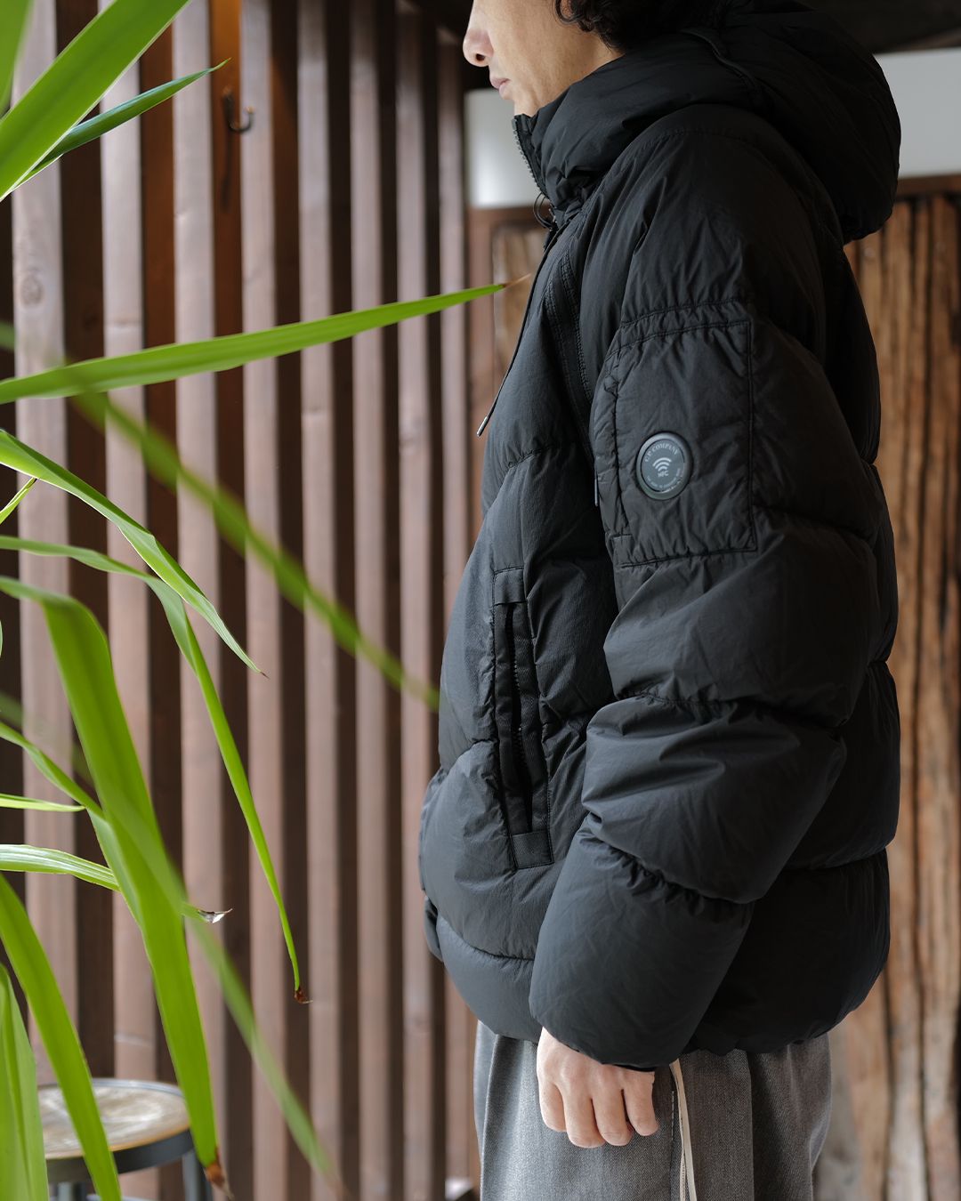 Down Shield Lens Hooded Puffer [BLACK]
