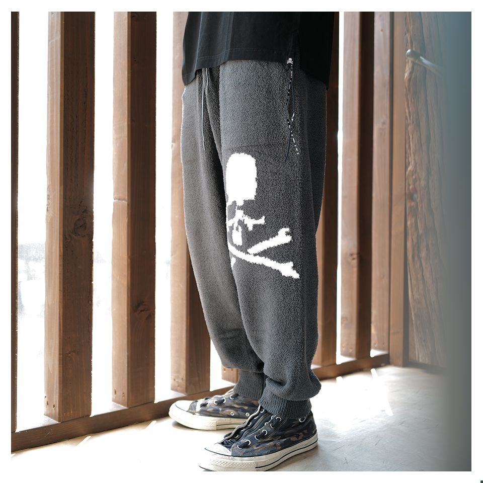 【MASTERMIND WORLD】 LOUNGE PANTS  CHARCOAL x WHITE