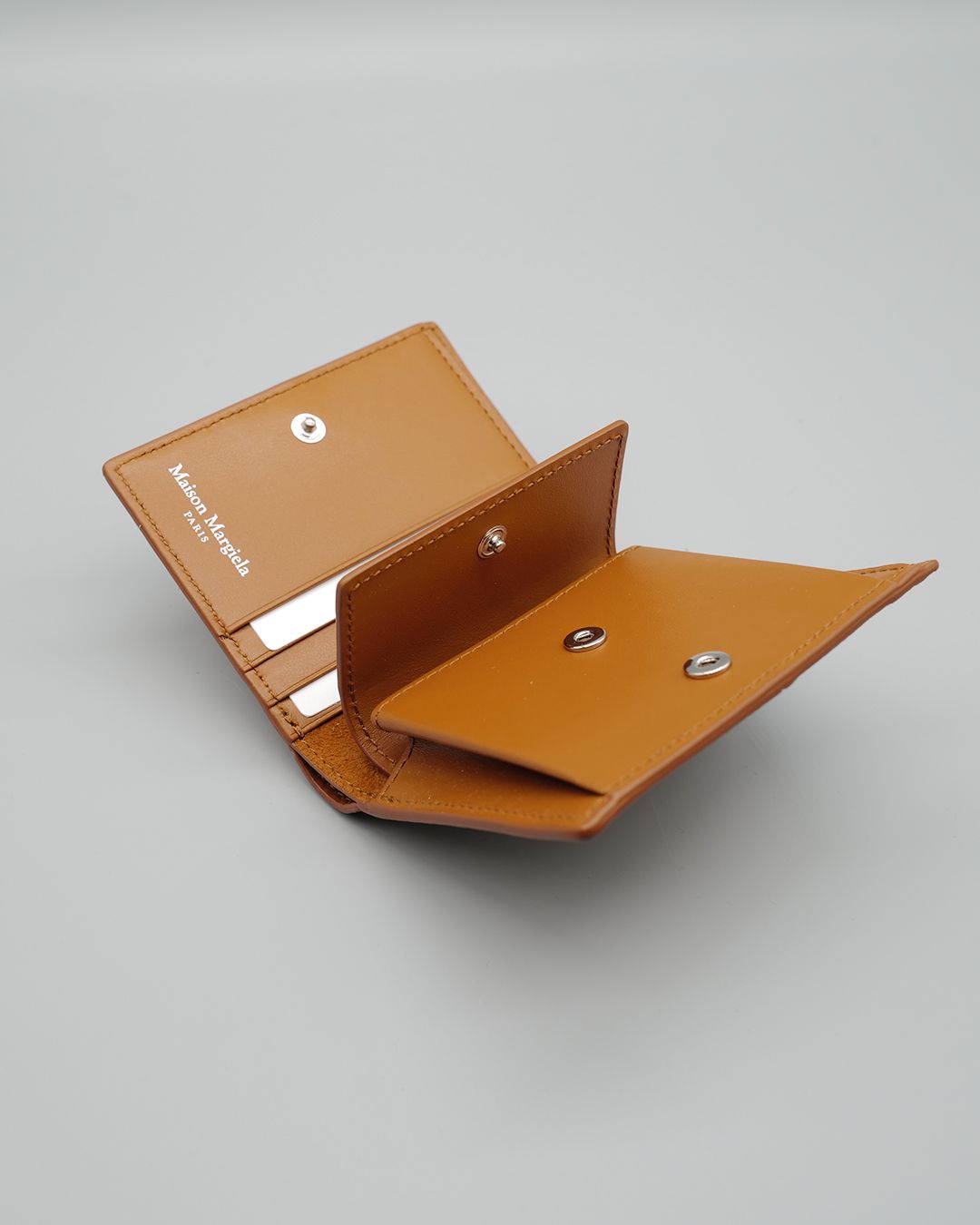 4ステッチ 2つ折りウォレット <ブラウン>