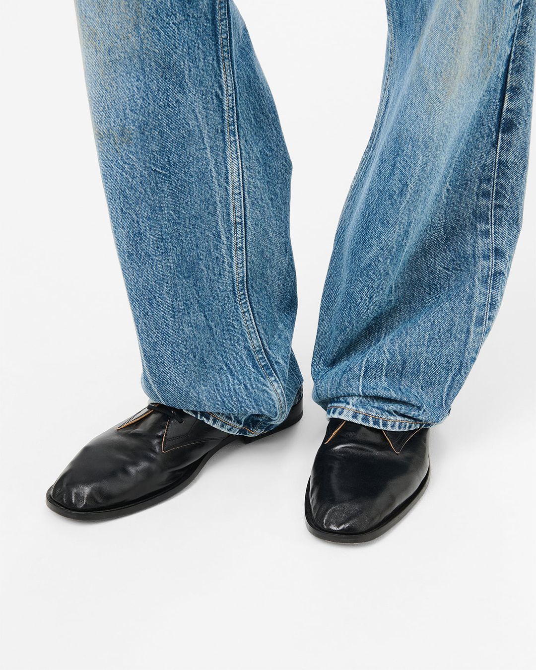 COLLAPSING CONSULTANT  True Dye Black Leather