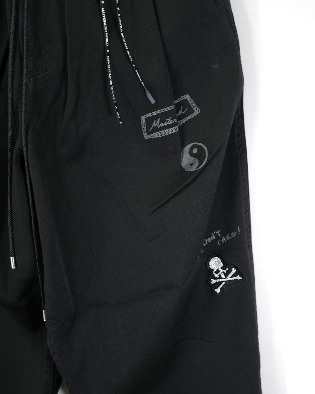 【MASTERMIND WORLD】 DOODLE PRINT WIDE EASY PANTS  BLACK