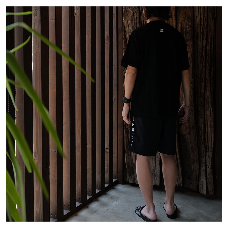 SQ-25SS-ST-09 T-SHIRT  BLACK