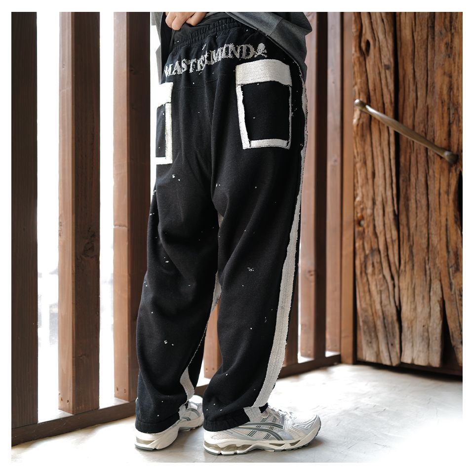 【MASTERMIND WORLD】 CUT-OFF SWEATPANTS  BLACK