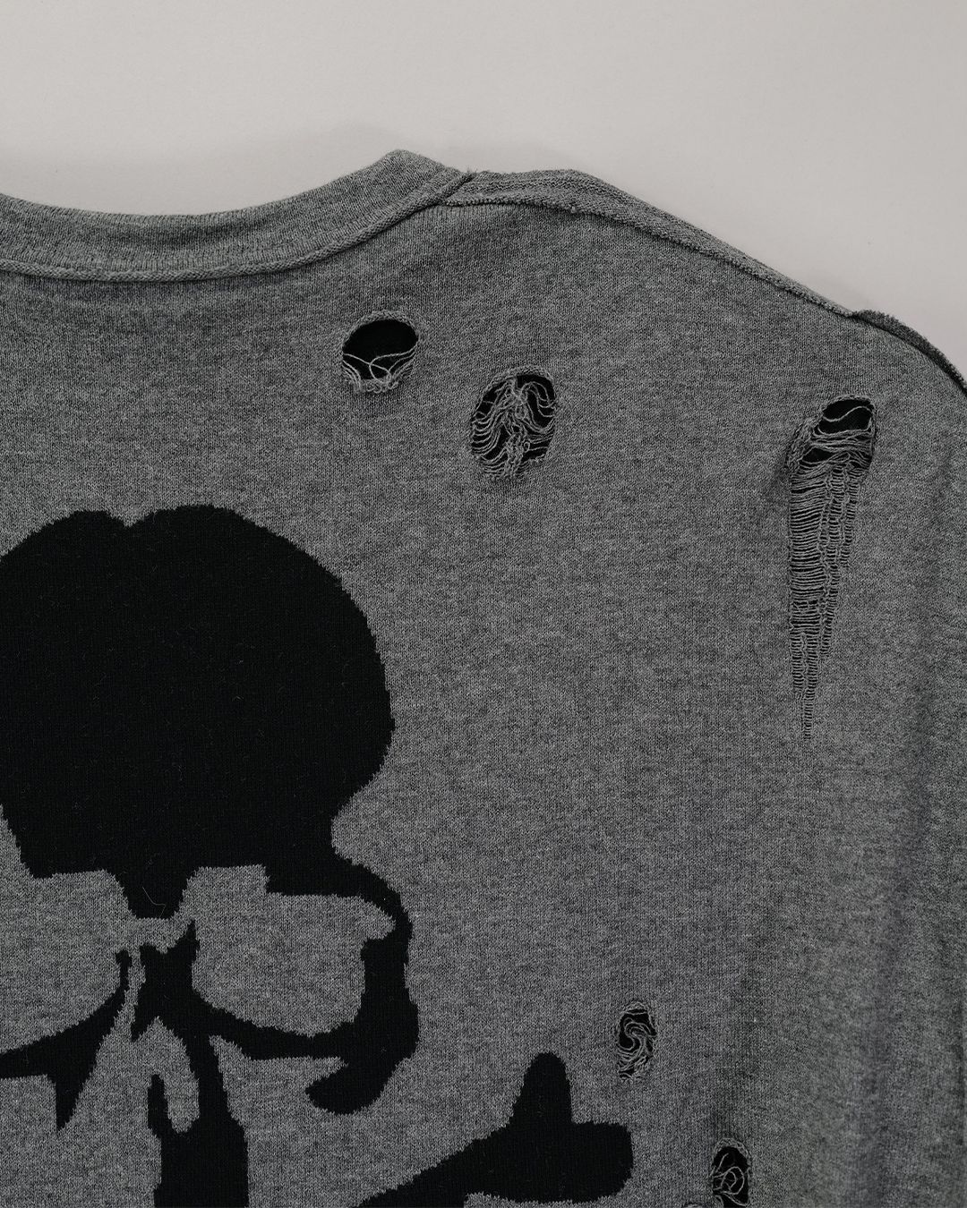 【MASTERMIND WORLD】 REVERSIBLE DISTRESSED TEE   BLACK x TOP GRAY