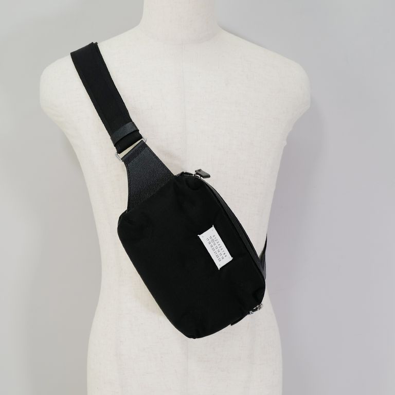 Maison Margiela - グラム スラム スポーツボディバッグ / Black | River