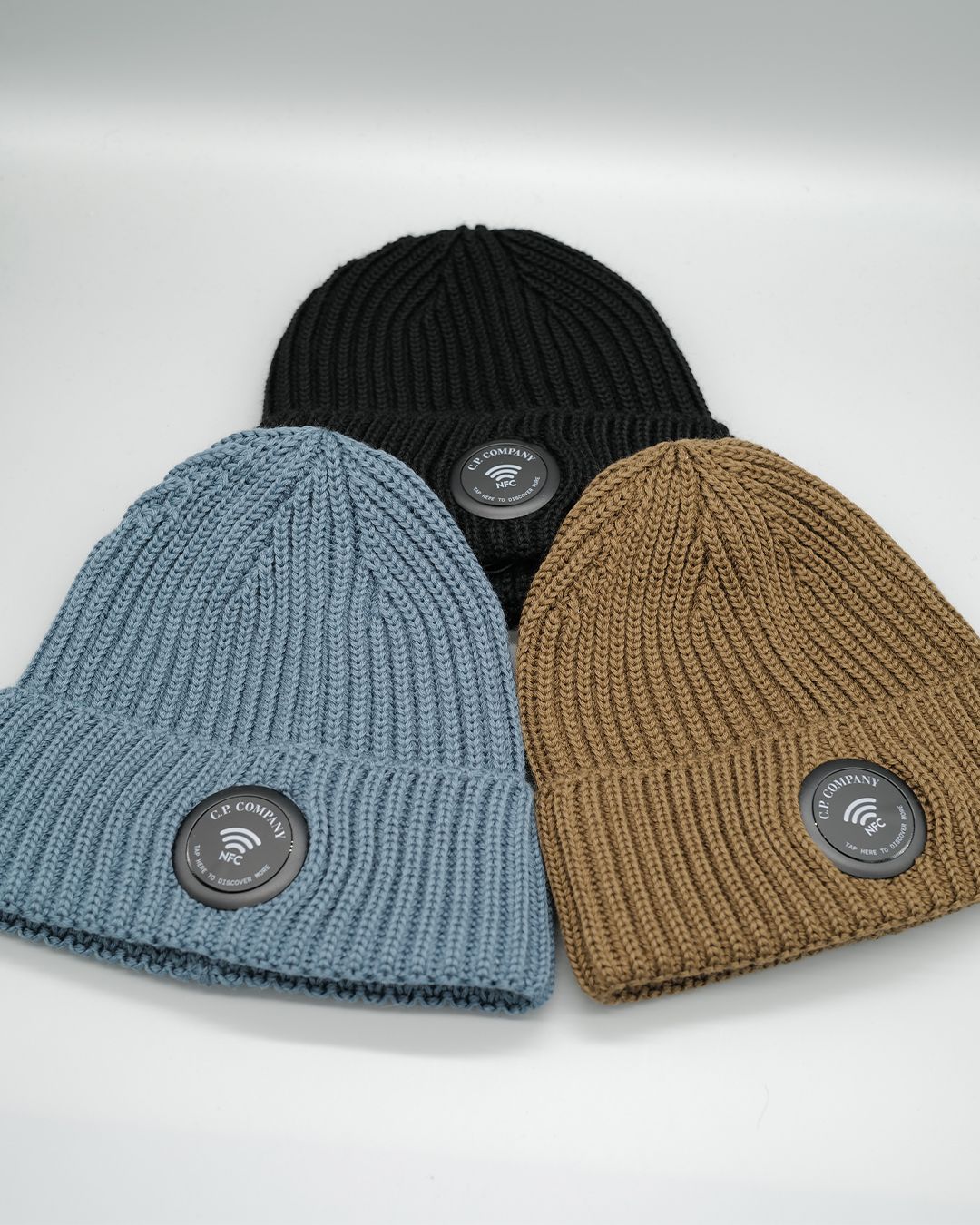 ACC KNIT CAP IN EF WOOL BLACK .