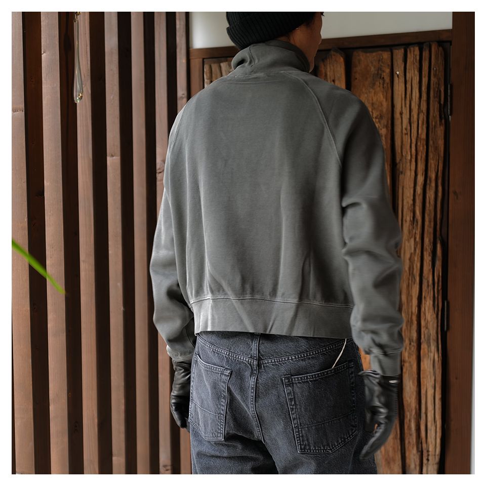 SCHOLAR ROLLNECK	Worn Black Athletic Rib