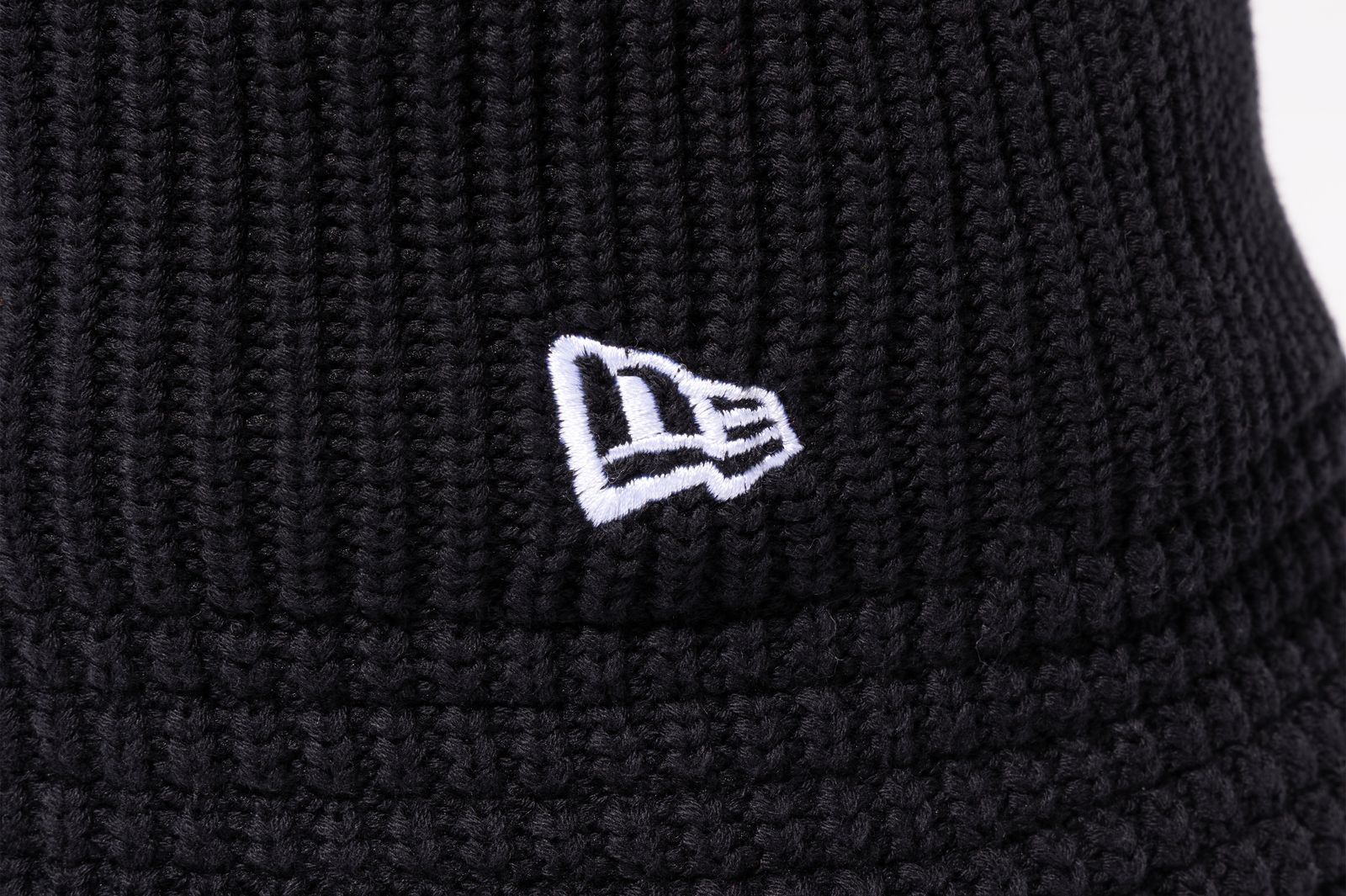【MASTERMIND WORLD】x NEW ERA  KNIT BUCKET MMW LABEL LOGO BLK WHT