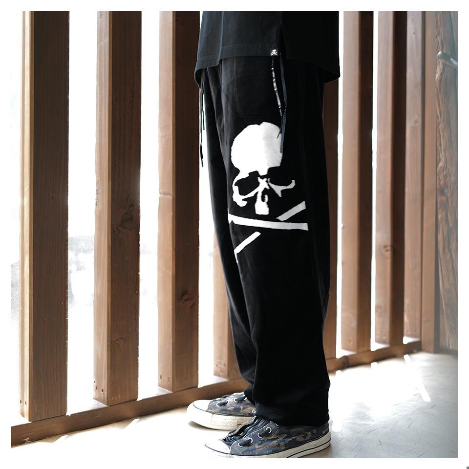 【MASTERMIND WORLD】 VELOUR PANTS  BLACK