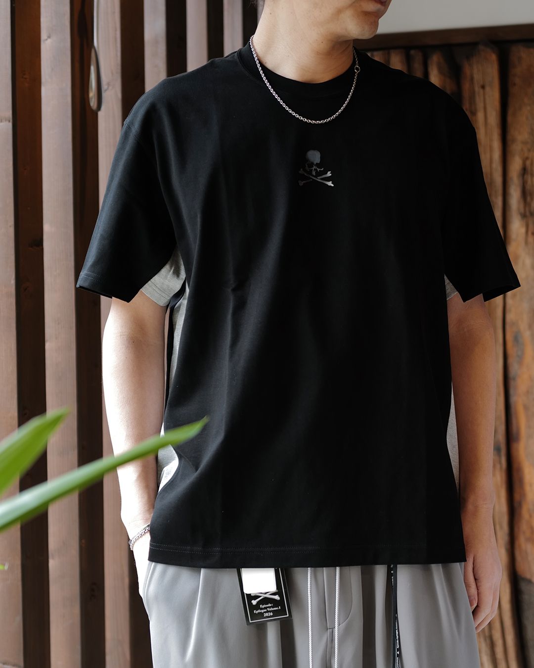 【mastermindJAPAN】 SIDE PANEL SS TEE BLACK x TOP GRAY