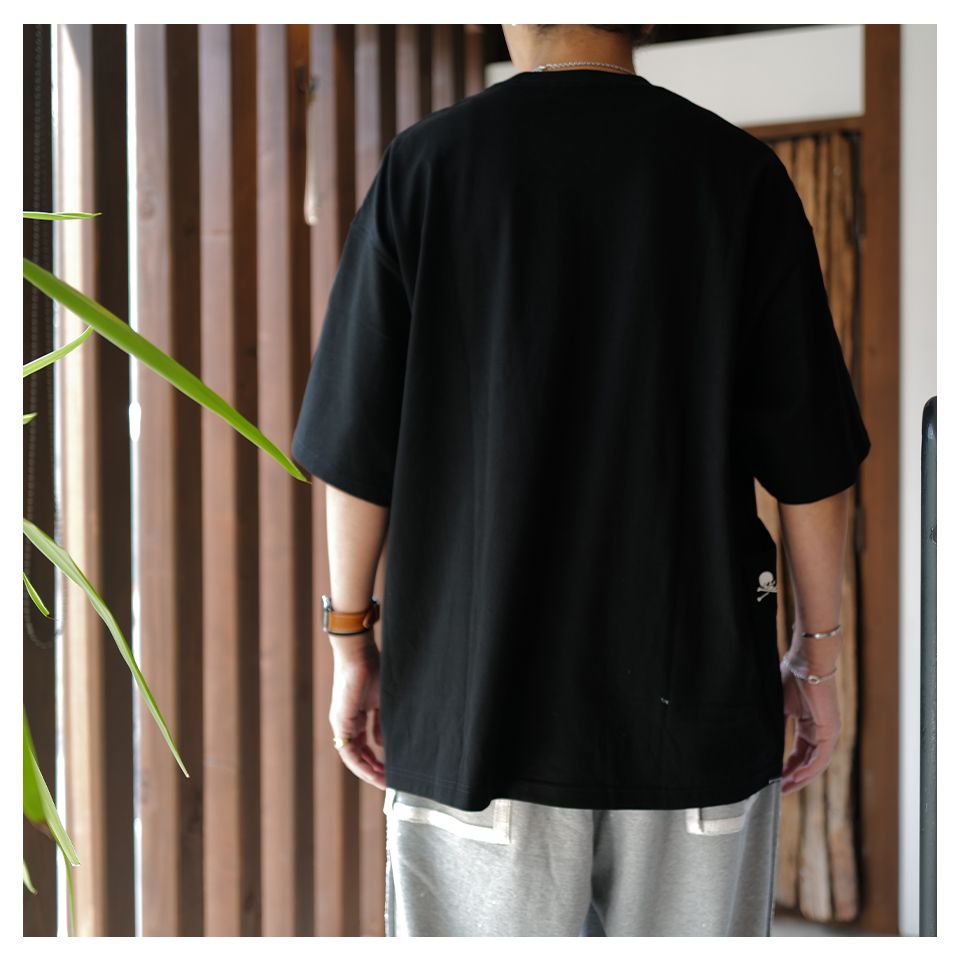 【MASTERMIND WORLD】 MULTI POCKET SS TEE  BLACK