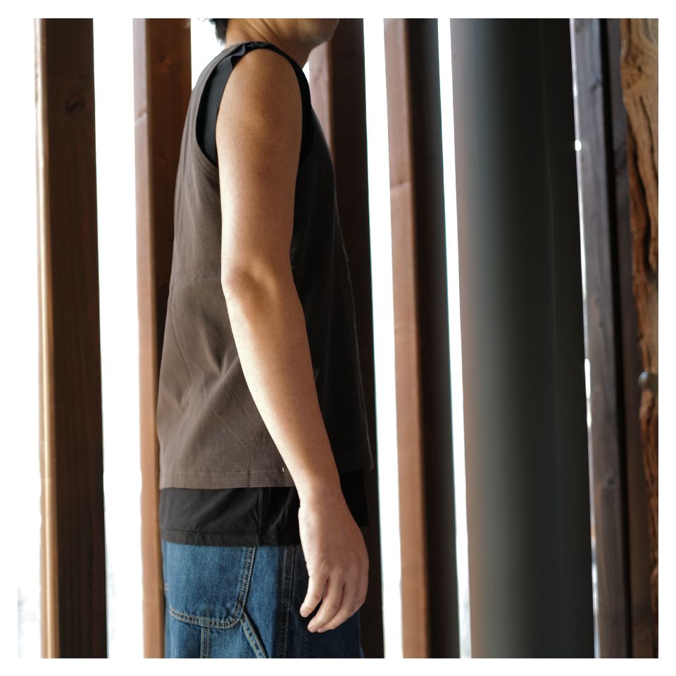 OUR LEGACY - REVERSIBLE GRAVITY TANK Black/Antique Chocolate | River