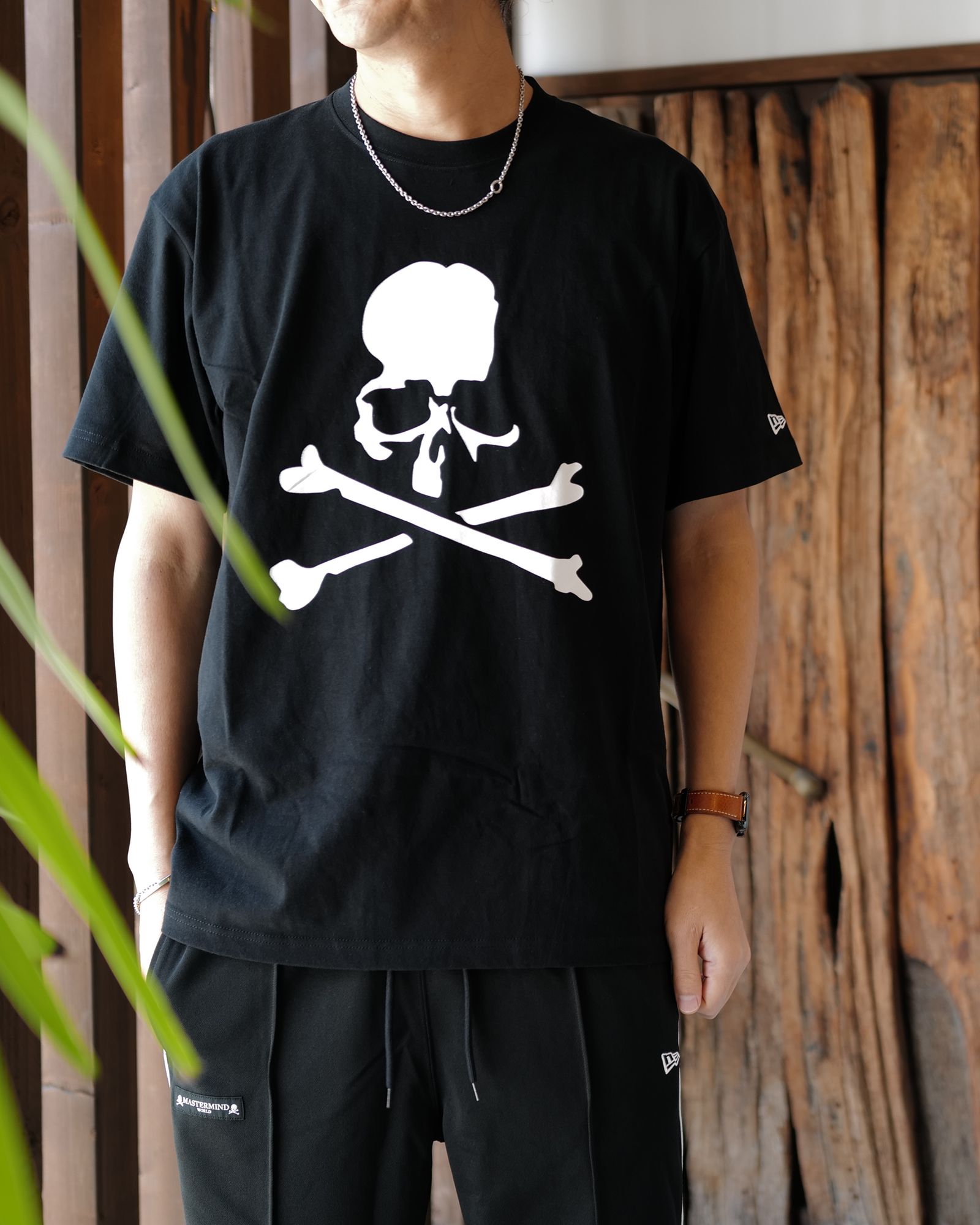 【MASTERMIND WORLD】 xNEW ERA SS TEE MMW SKULL LOGO BLK WHT