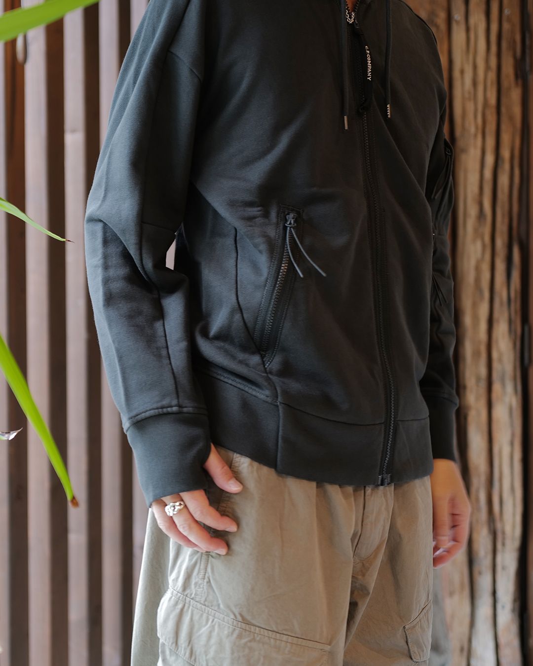 Diagonal Raised Fleece Goggle Zip Sweatshirt RAVEN
