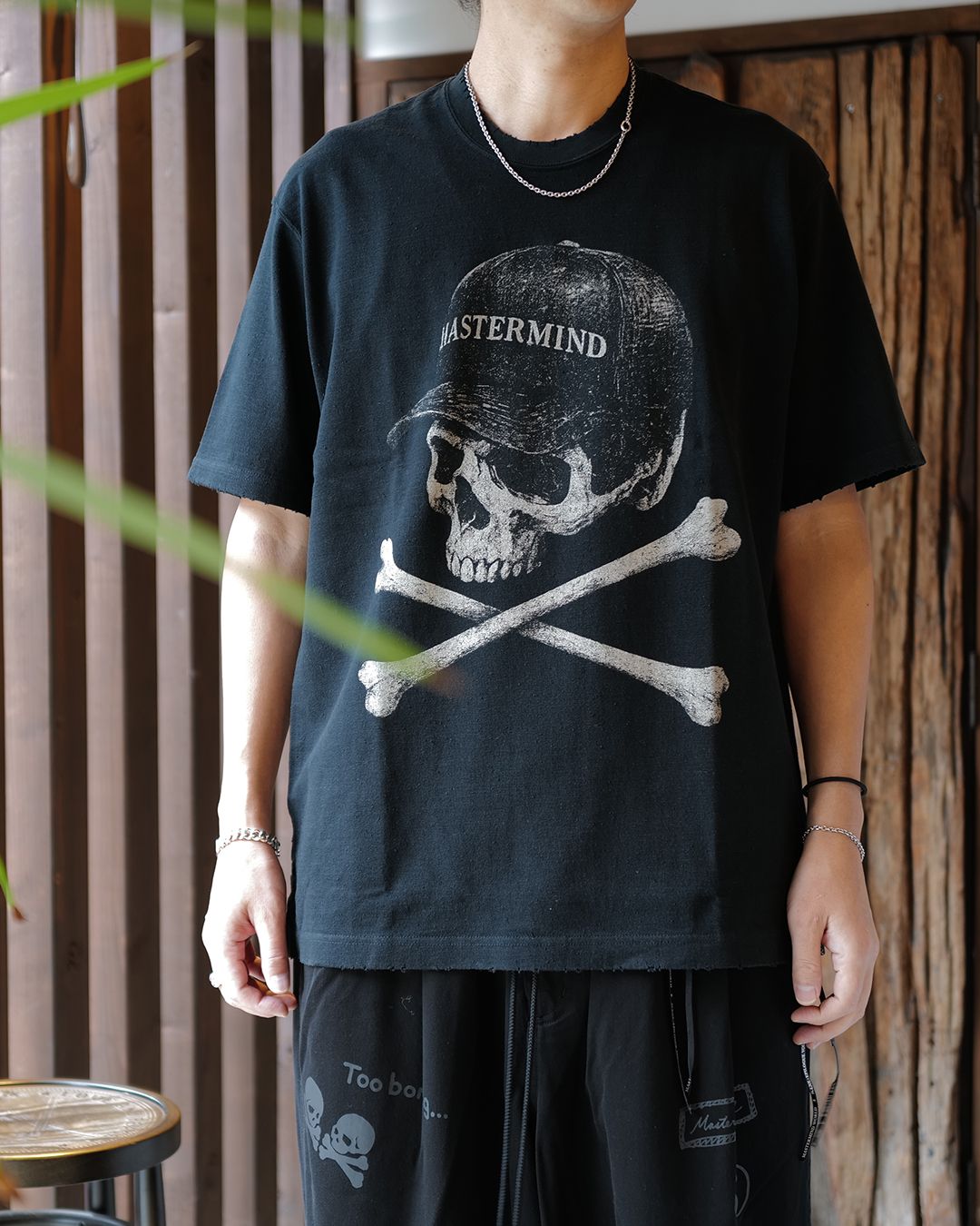 【MASTERMIND WORLD】 VINTAGE ROCK SS TEE  BLACK