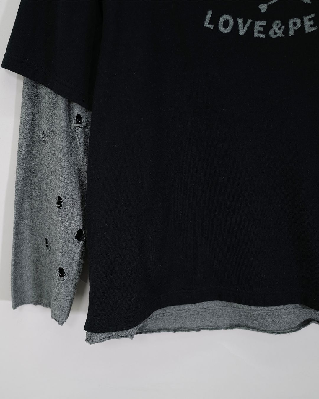 【MASTERMIND WORLD】 REVERSIBLE DISTRESSED TEE   BLACK x TOP GRAY