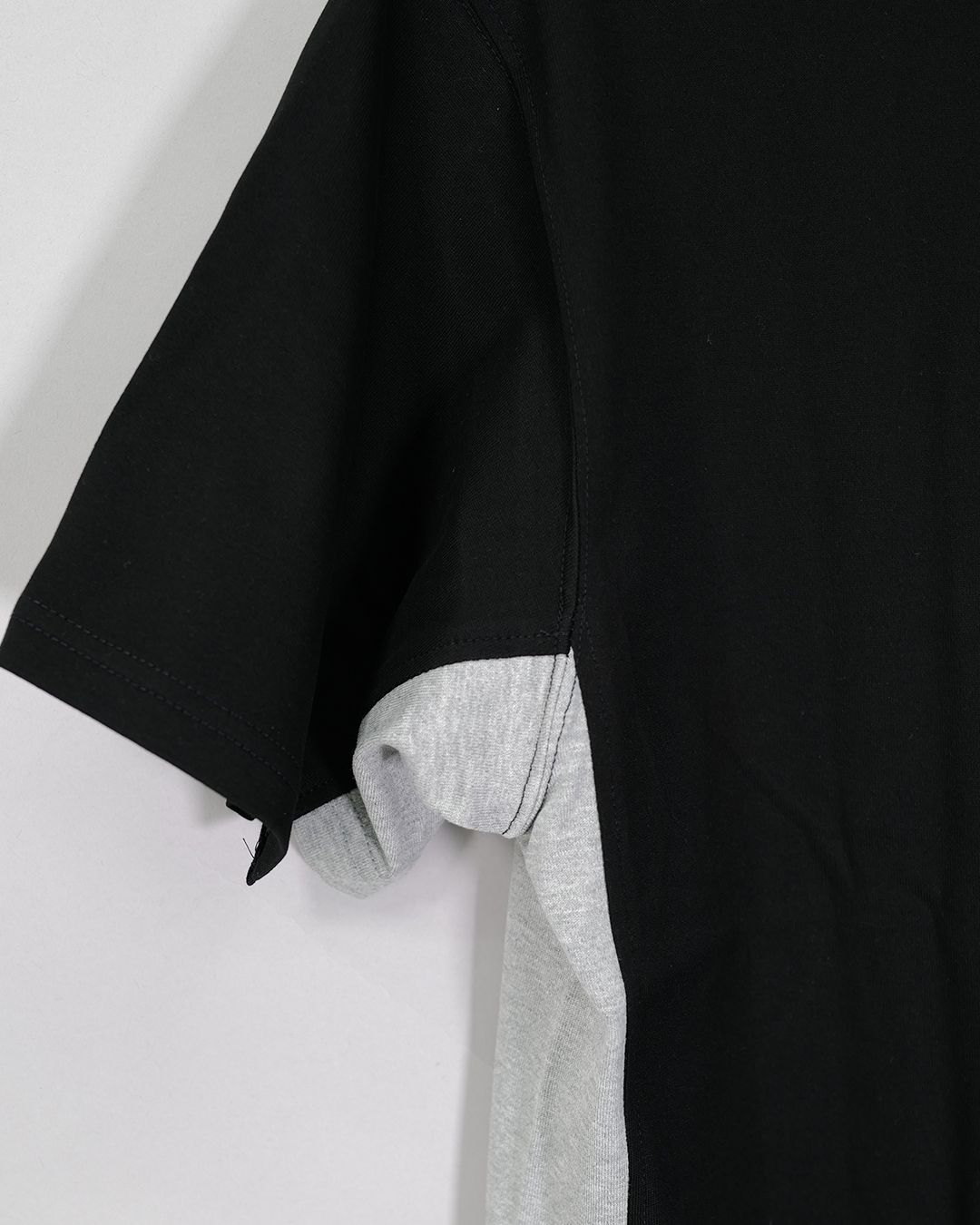 【mastermindJAPAN】 SIDE PANEL SS TEE BLACK x TOP GRAY