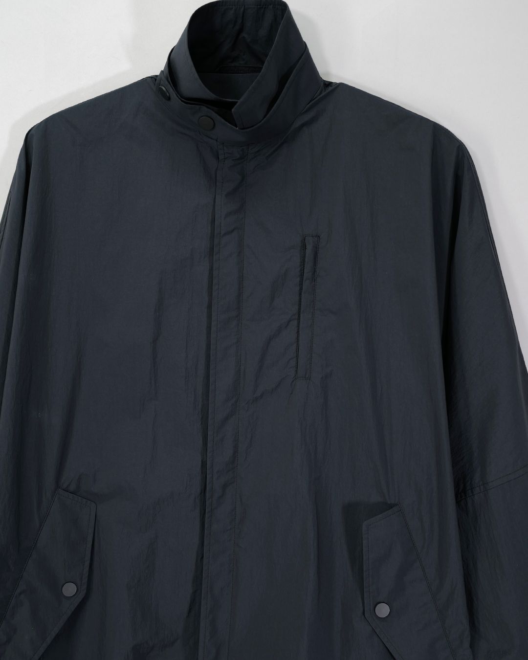 OVERSIZE RAIN COAT .