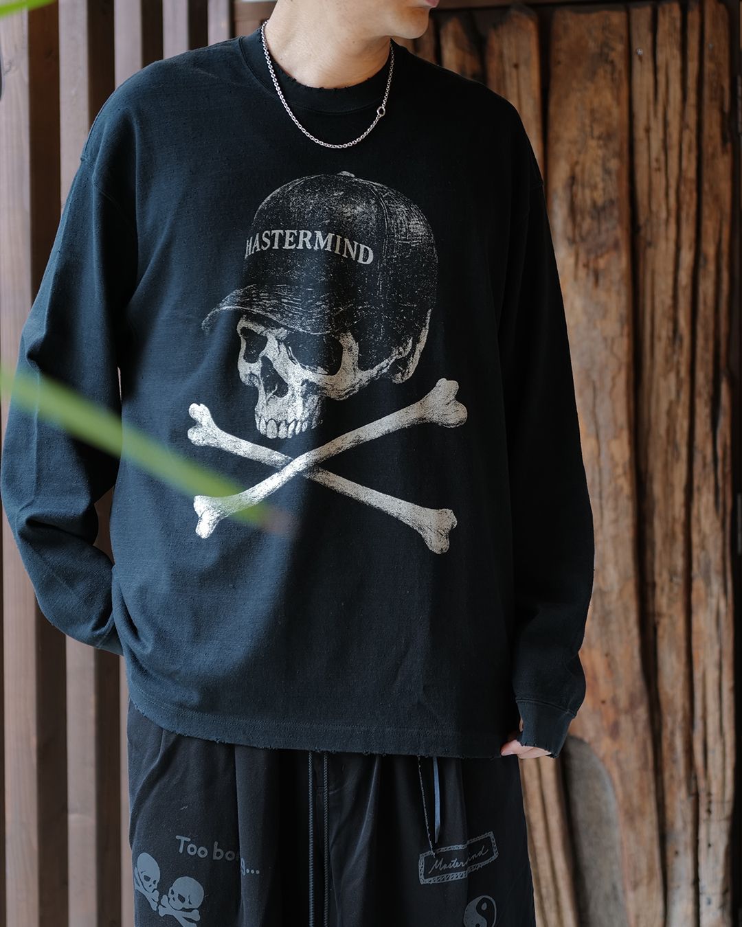 【MASTERMIND WORLD】 VINTAGE ROCK LS TEE  BLACK