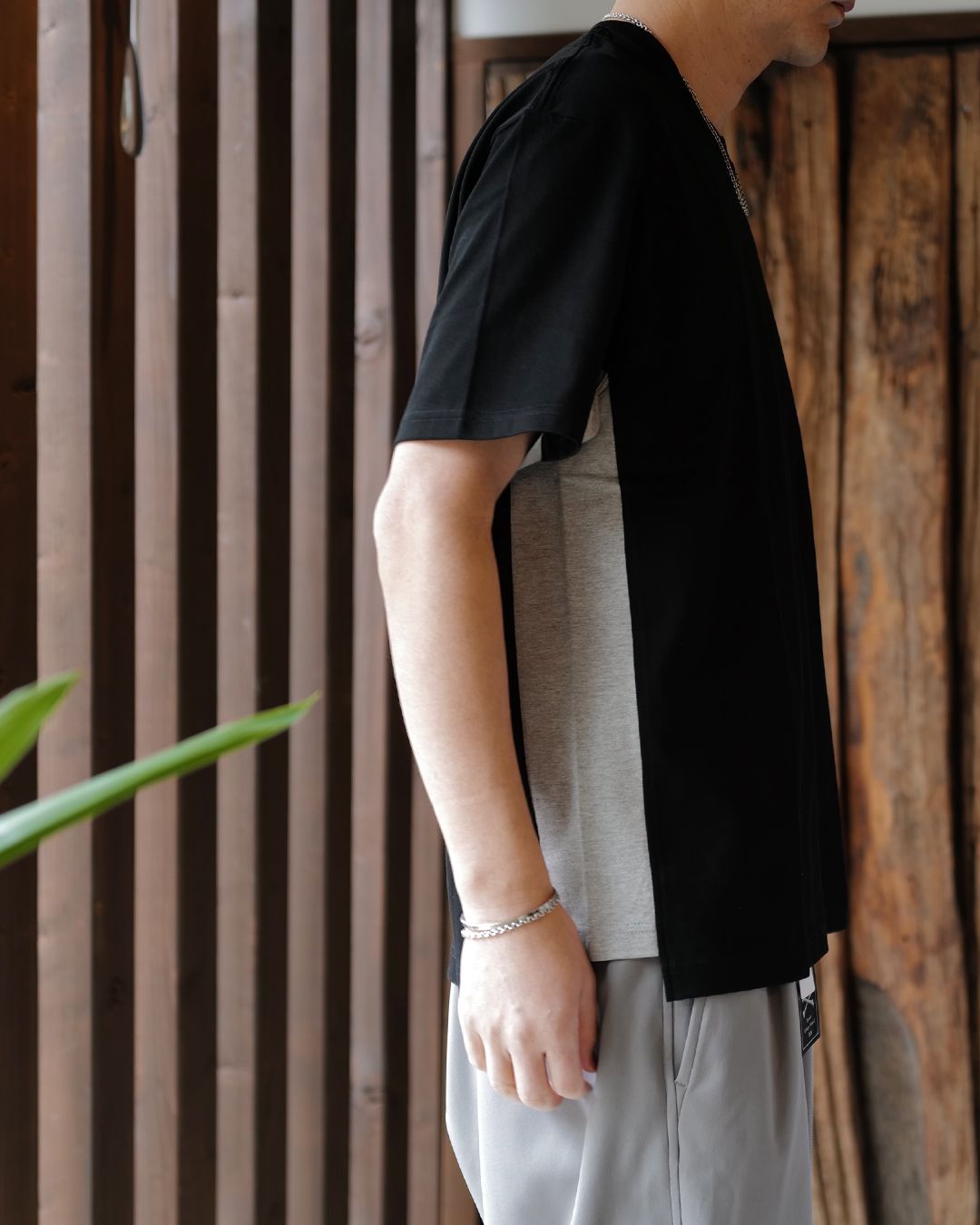 【mastermindJAPAN】 SIDE PANEL SS TEE BLACK x TOP GRAY