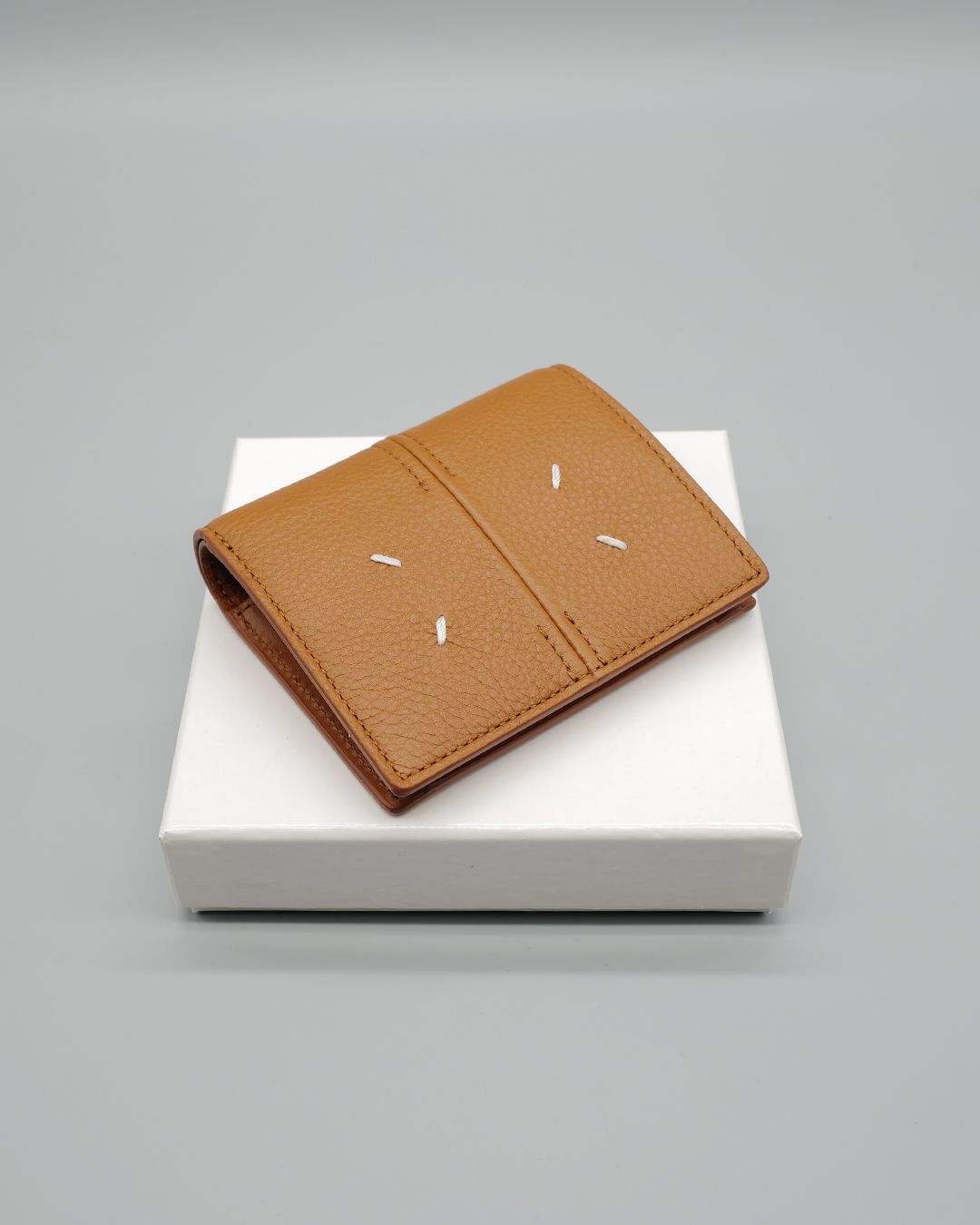 4ステッチ 2つ折りウォレット <ブラウン>