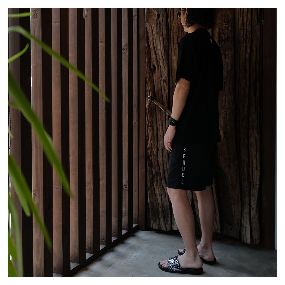 SQ-25SS-ST-09 T-SHIRT  BLACK