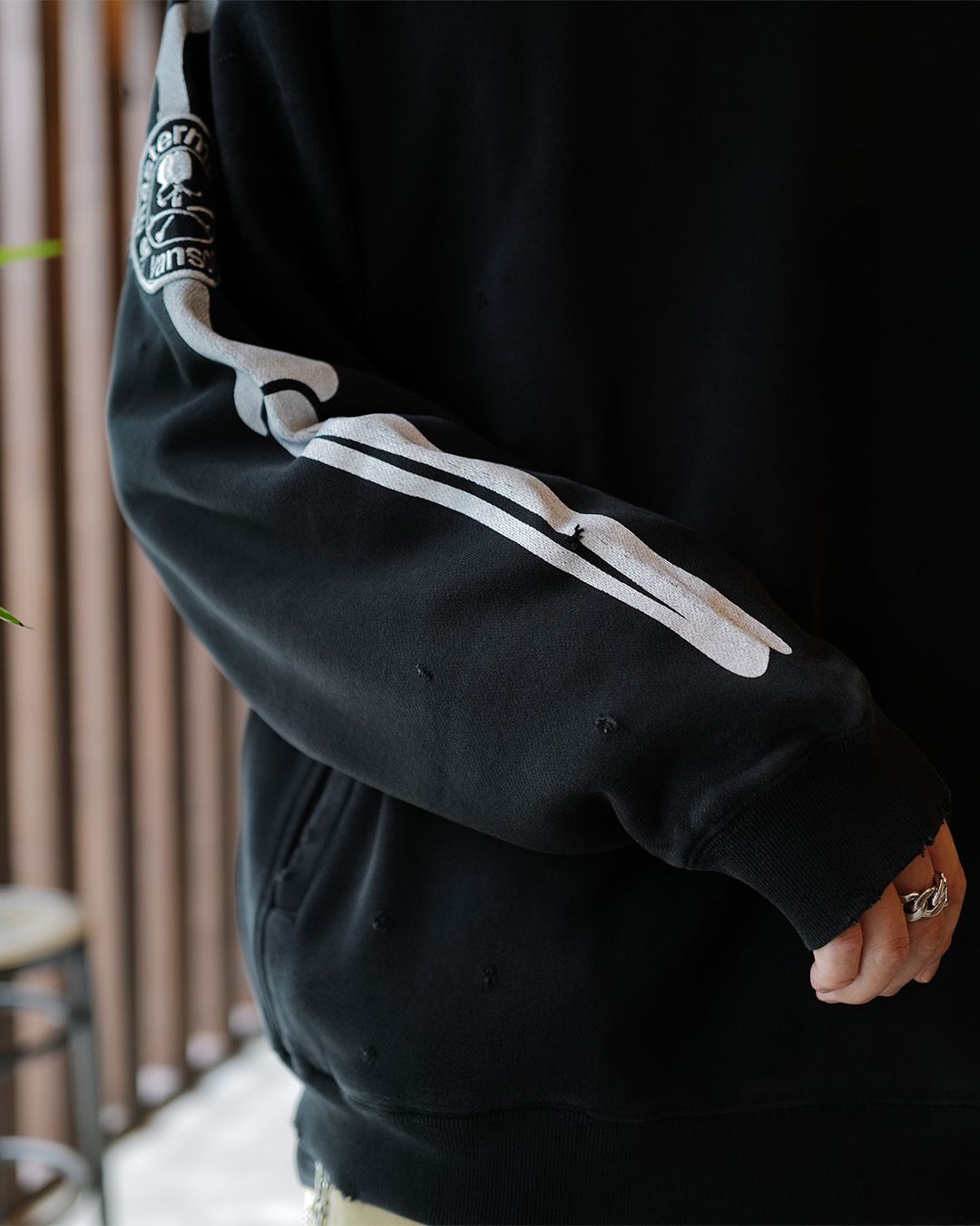 【MASTERMIND WORLD】 xVANSON CREWNECK SWEATSHRT DAMAGED  BOXY FIT