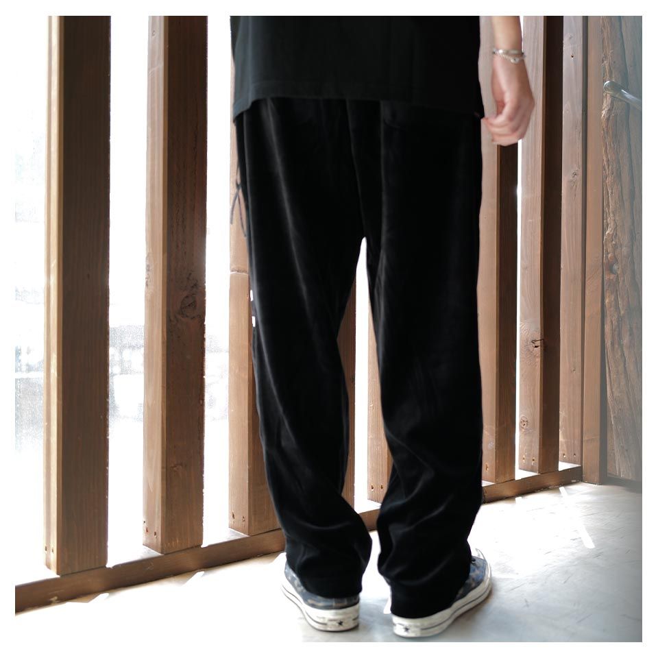 【MASTERMIND WORLD】 VELOUR PANTS  BLACK
