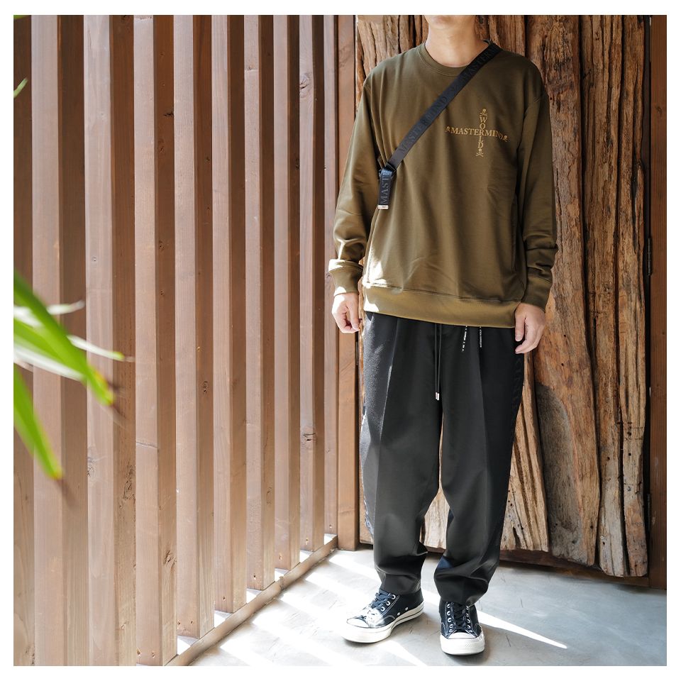 【MASTERMIND WORLD】 EMBROIDERED 2 TUCK EASY PANTS  BLACK
