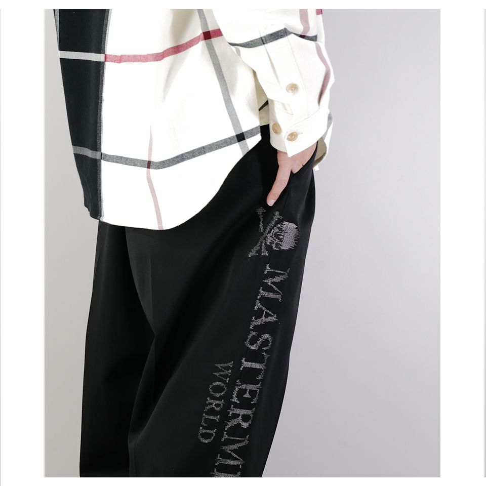 【MASTERMIND WORLD】 EMBROIDERED 2 TUCK EASY PANTS  BLACK