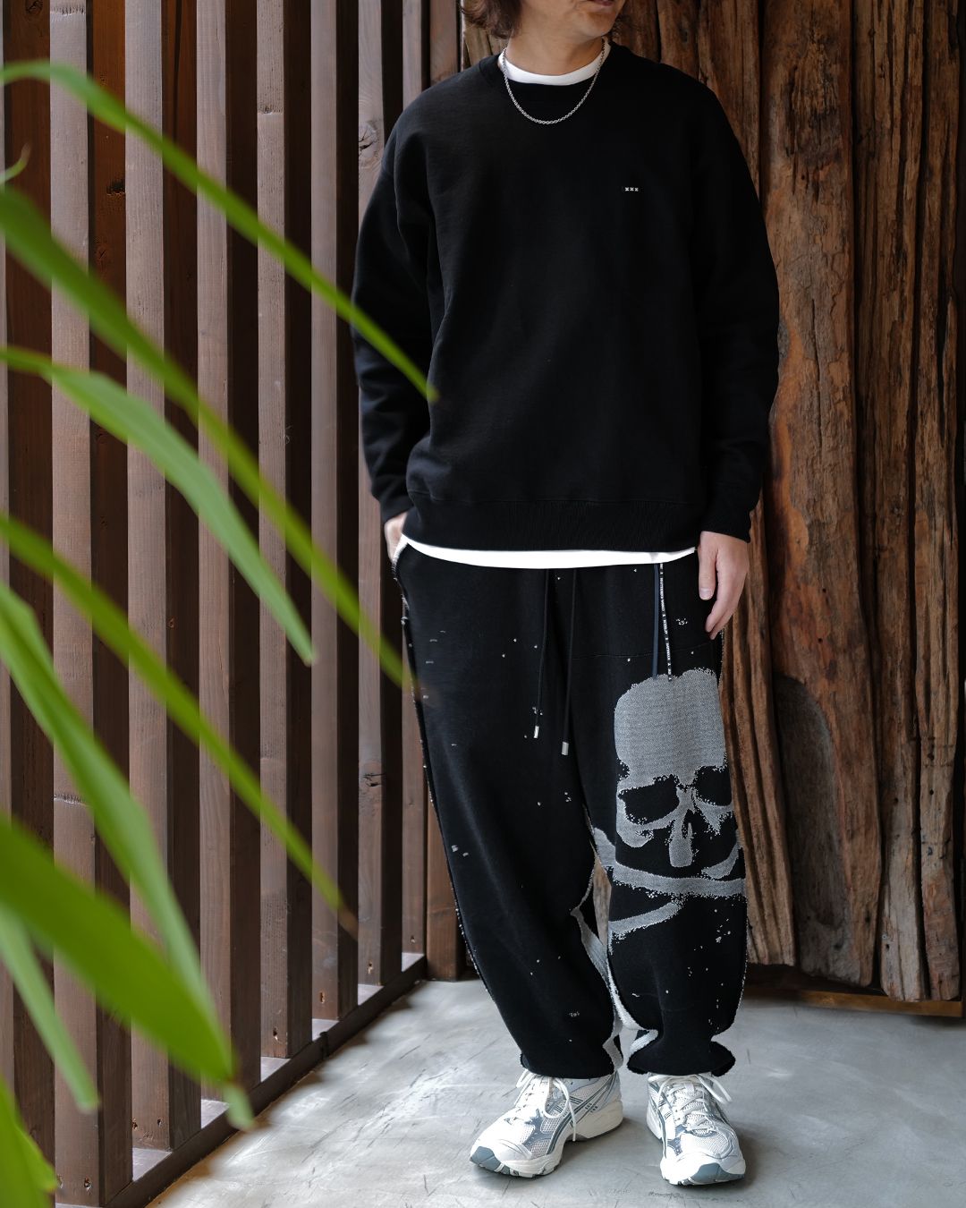 MASTERMIND WORLD : CUT-OFF SWEATPANTS
