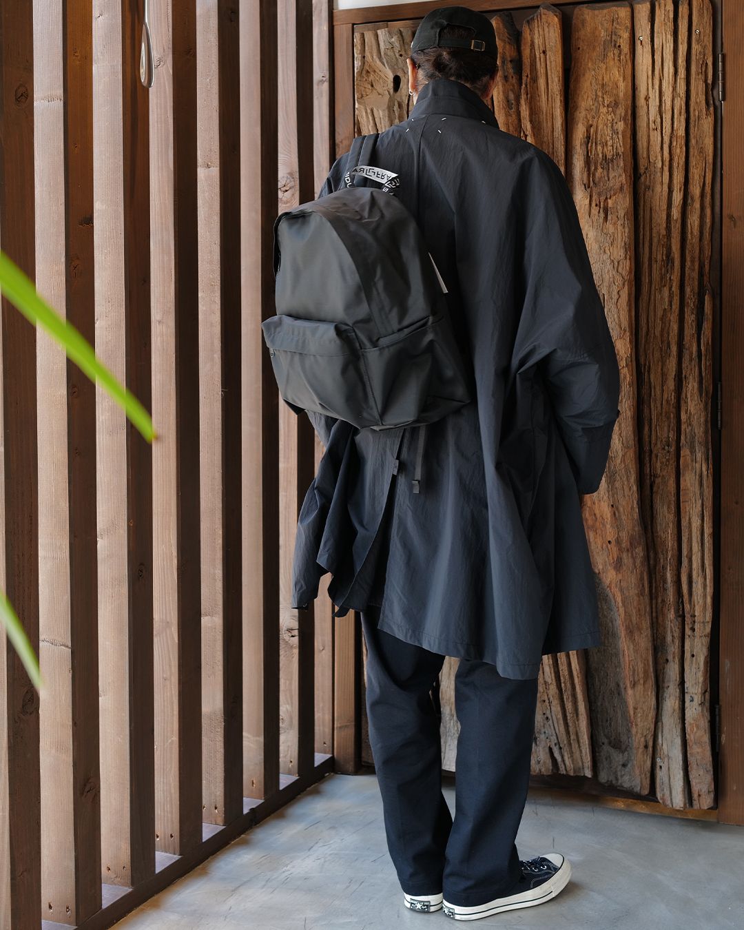 OVERSIZE RAIN COAT .