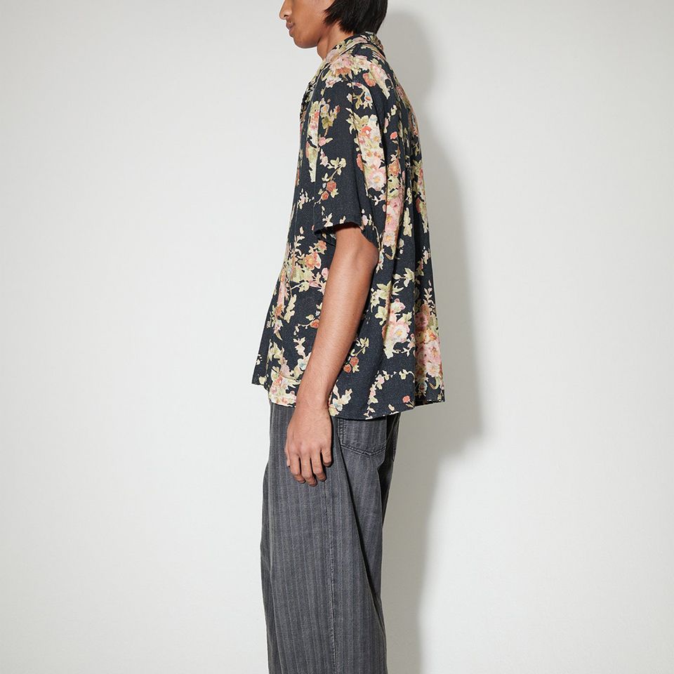 ELDER SHIRT SHORTSLEEVE    Black Floral Tapestry Print