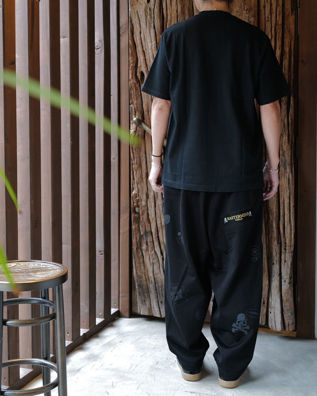 【MASTERMIND WORLD】 VINTAGE ROCK SS TEE  BLACK