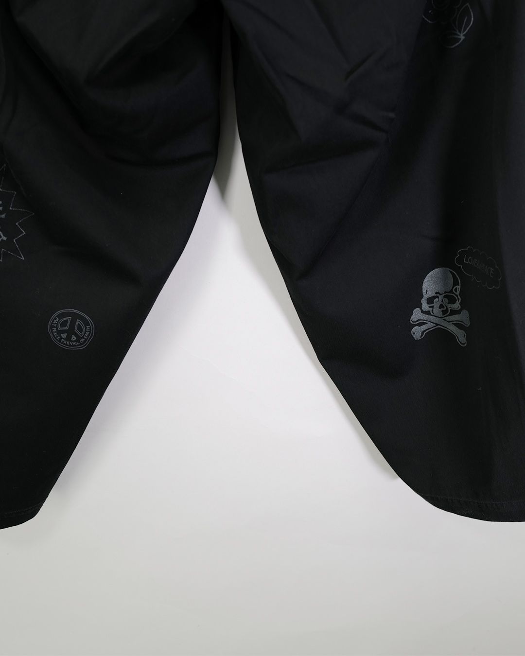 【MASTERMIND WORLD】 DOODLE PRINT WIDE EASY PANTS  BLACK