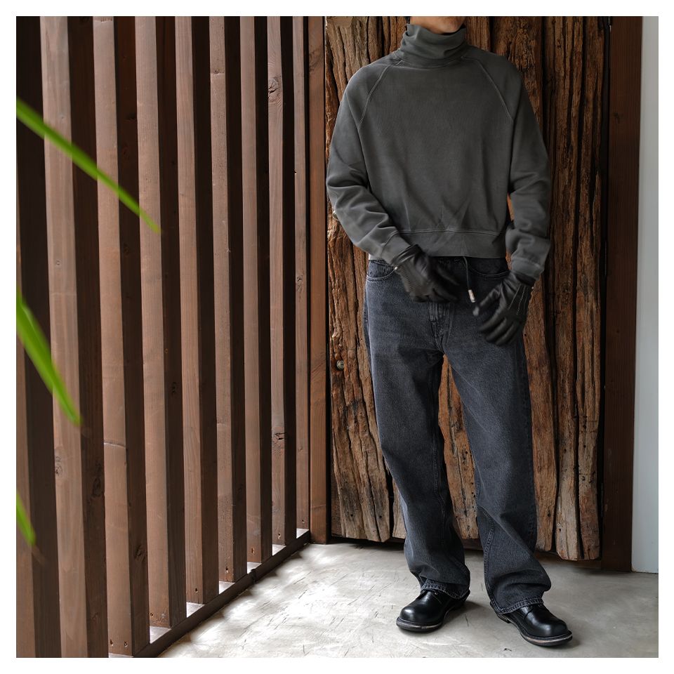 SCHOLAR ROLLNECK	Worn Black Athletic Rib