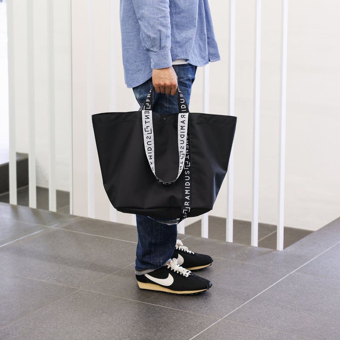 RAMIDUS SQUARE TOTE BAG (M) 【FRAGMENT DESIGN × RAMIDUS】 BLACK