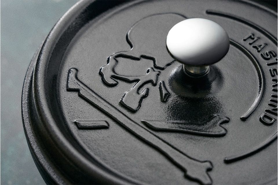 【MASTERMIND WORLD】 STAUB / cocotte round 22cm