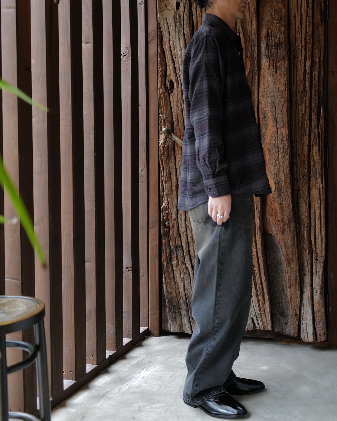 COLLAPSING CONSULTANT  True Dye Black Leather