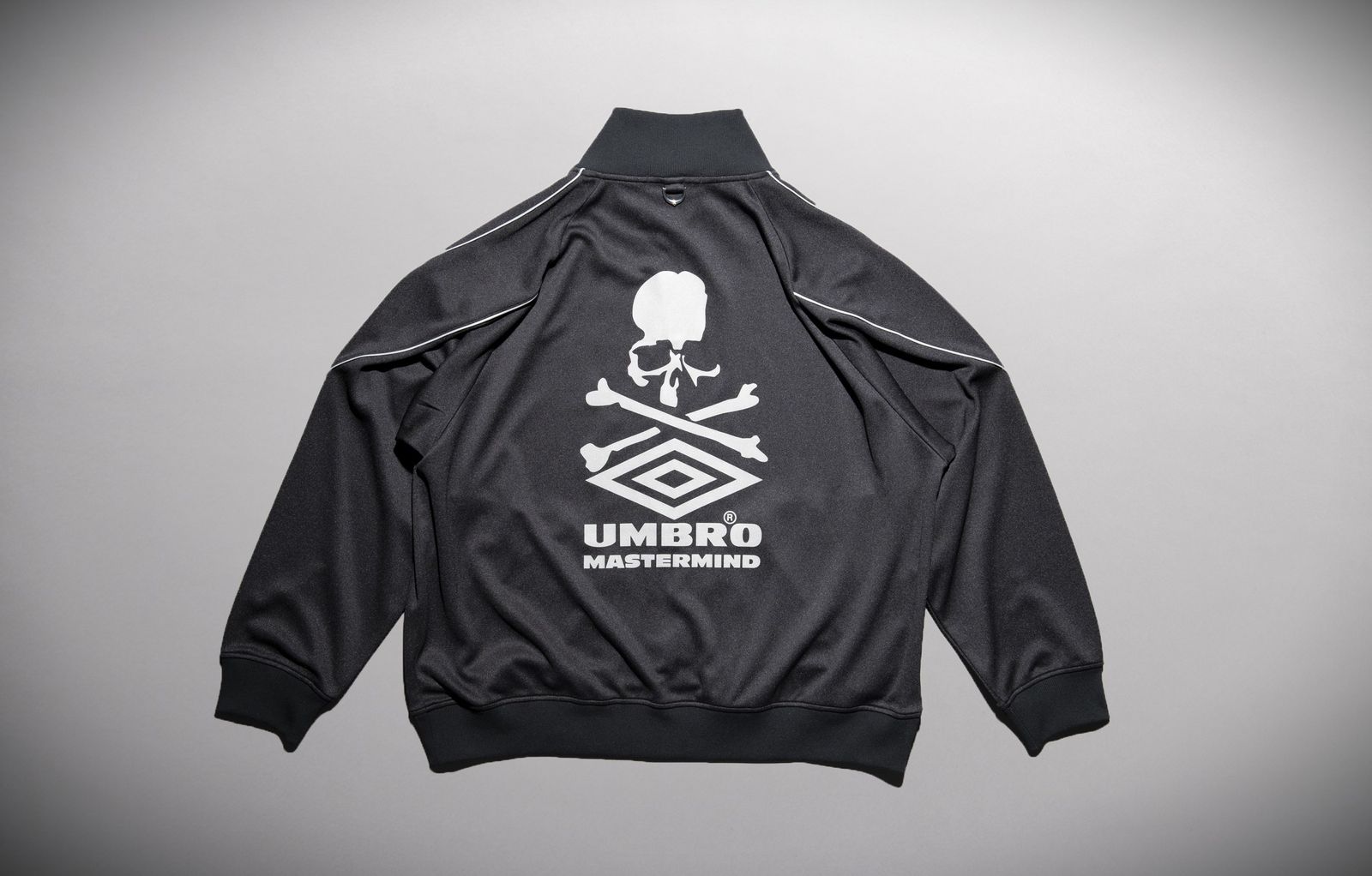 x UMBRO TRACK JACKET