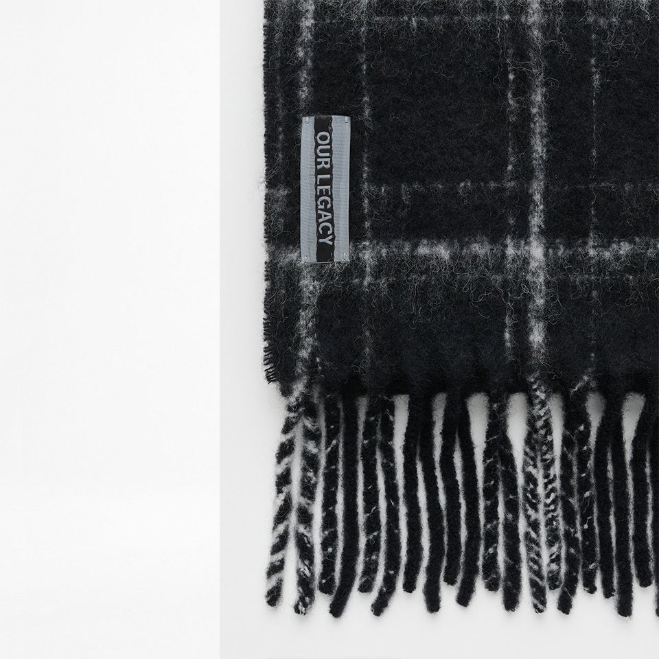 ESTATE SCARF  Black Fuzzy Alpaca Check