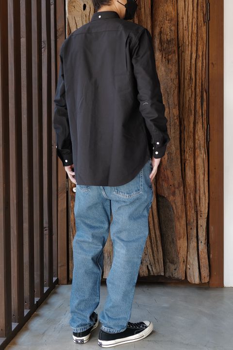 シャツを使ったシンプルスタイル