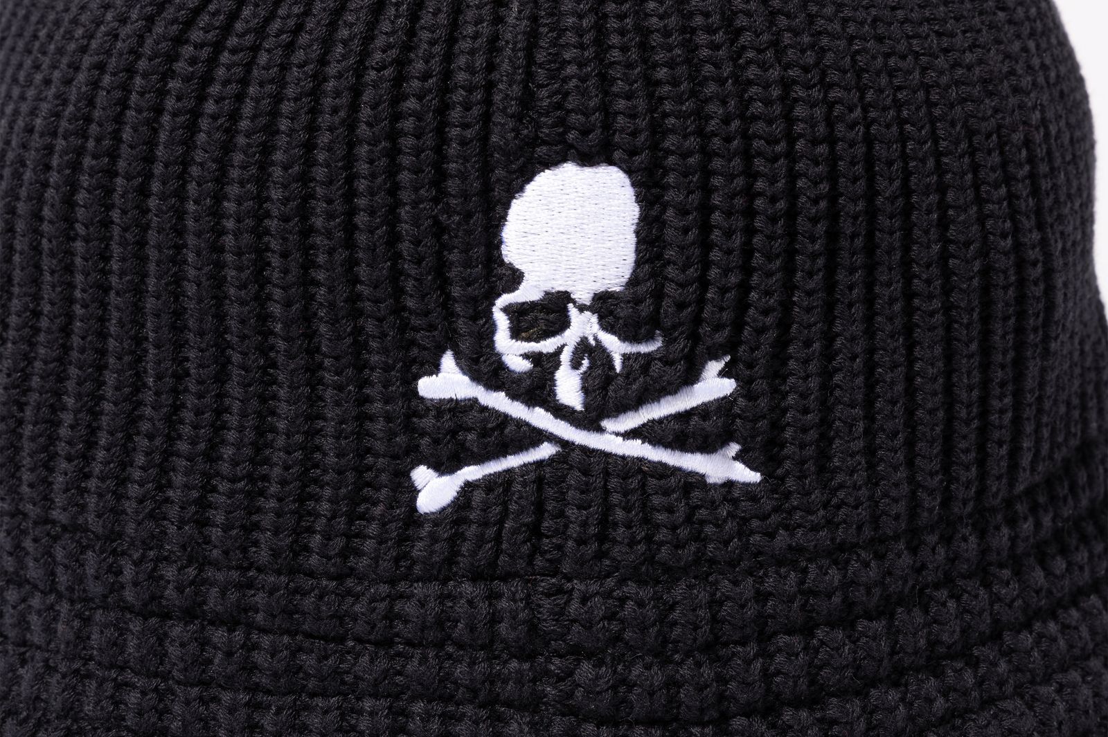 【MASTERMIND WORLD】x NEW ERA  KNIT BUCKET MMW LABEL LOGO BLK WHT