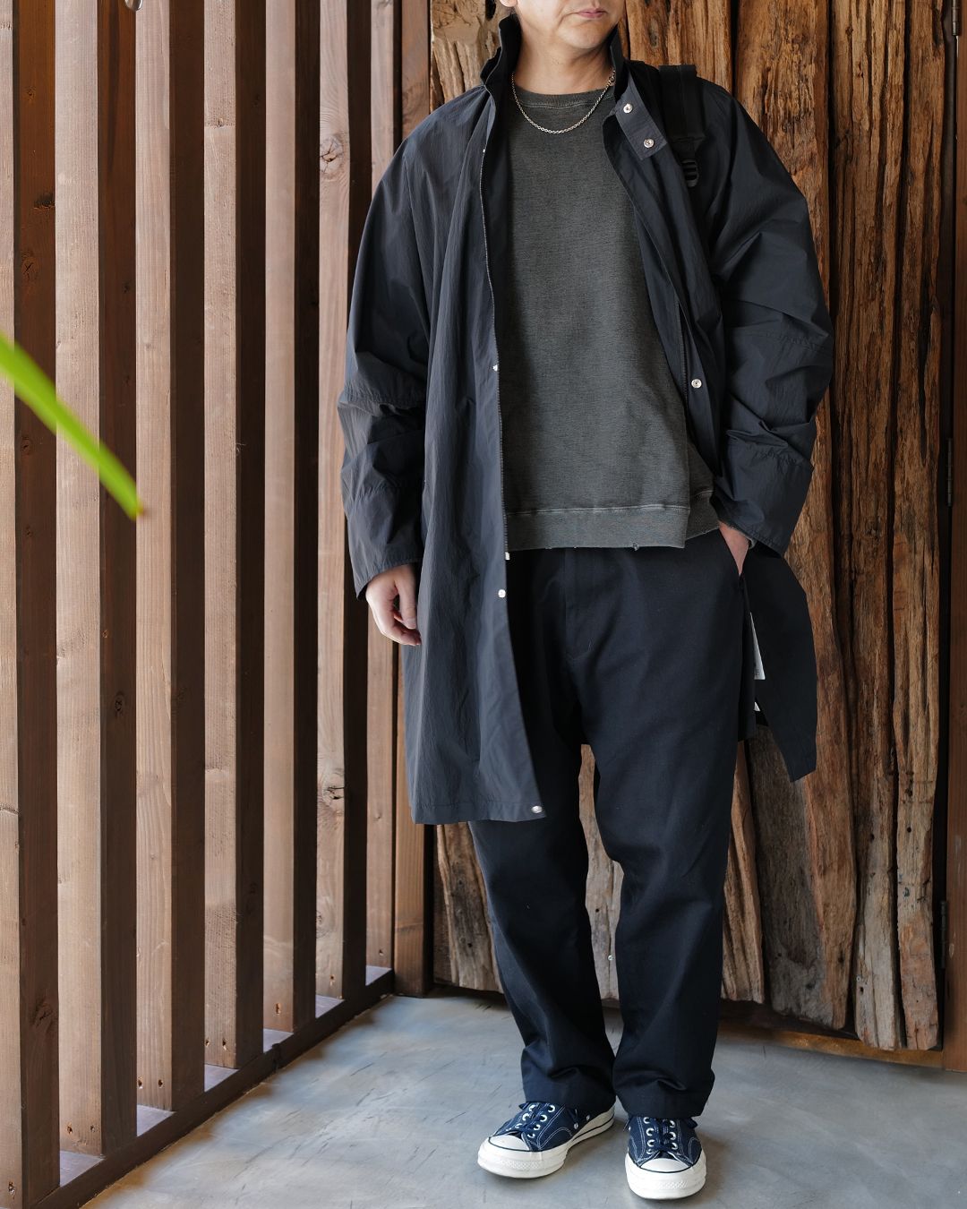 OVERSIZE RAIN COAT .