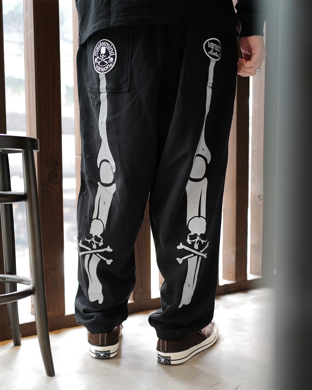 【MASTERMIND WORLD】 xVANSON SWEATPANTS DAMAGED
