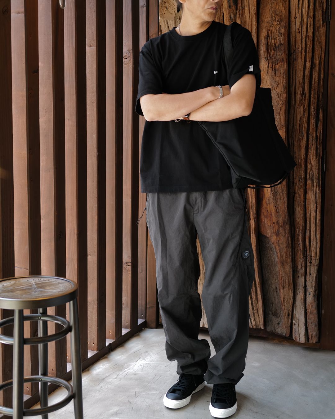 C.P. COMPANY ： MICRO-REPS LOOSE SEAMLESS PANTS -RAVEN-