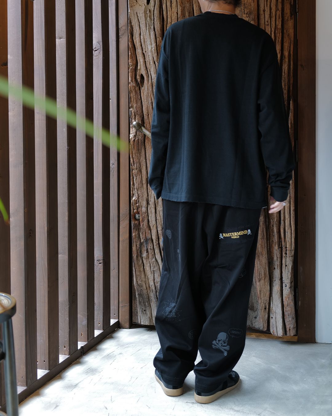 【MASTERMIND WORLD】 VINTAGE ROCK LS TEE  BLACK