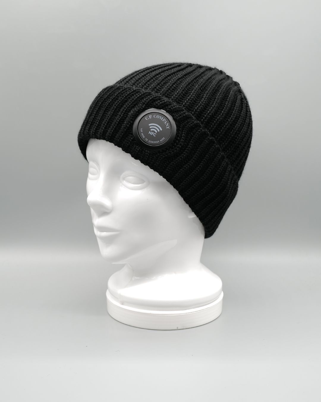 ACC KNIT CAP IN EF WOOL BLACK .